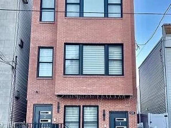 679 Summit Avenue image 1 of 19