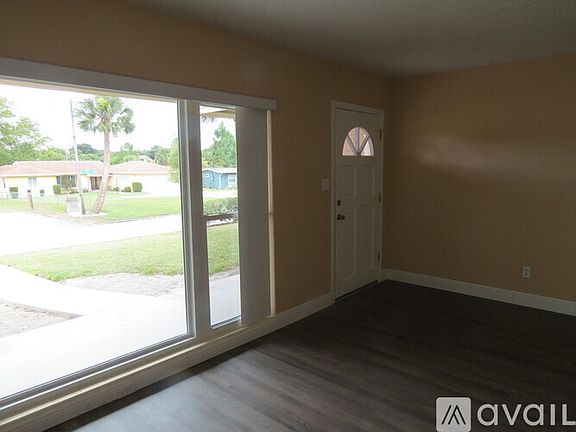 5th image of 198 N Lakewood Cir