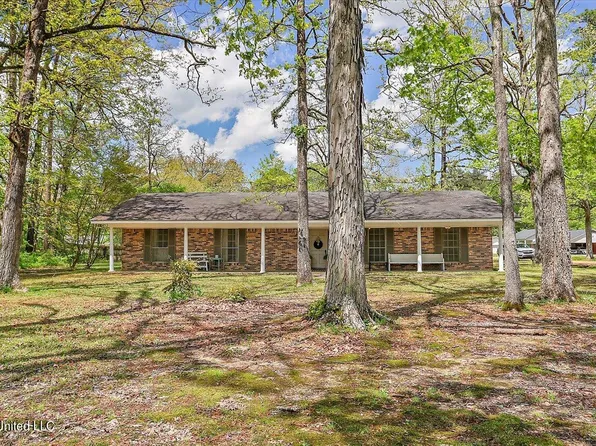 1410 E 3rd St, Forest, MS 39074