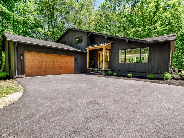 19121 Brewster Rd, Aurora, OH 44202