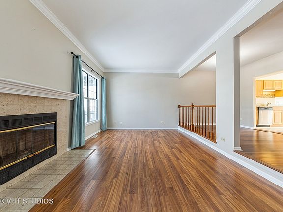 4th image of 586 W Parkside Dr