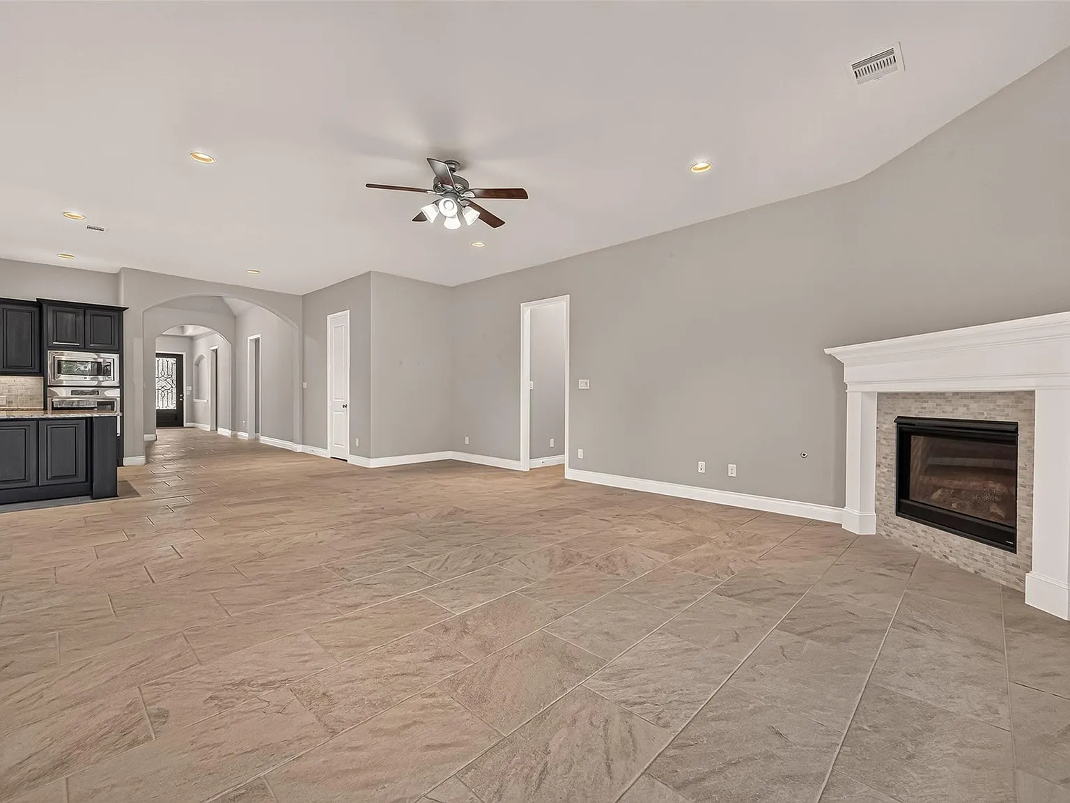 4 bed, 3.5 bath, 2940 sqft, $3,500 — Photo 4