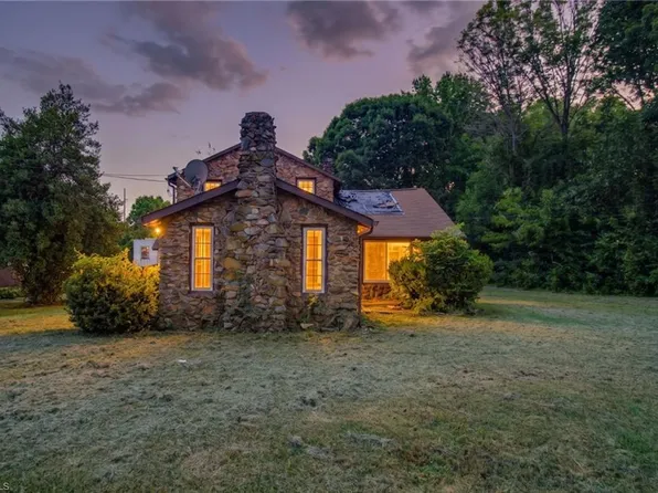300 New St, High Point, NC 27260