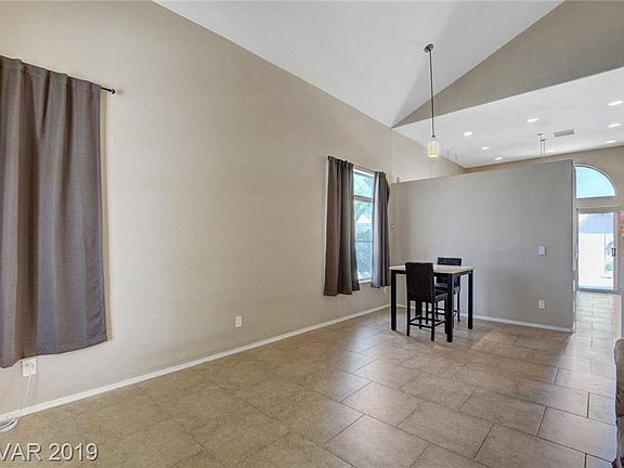 4th image of 211 Oleander Pl