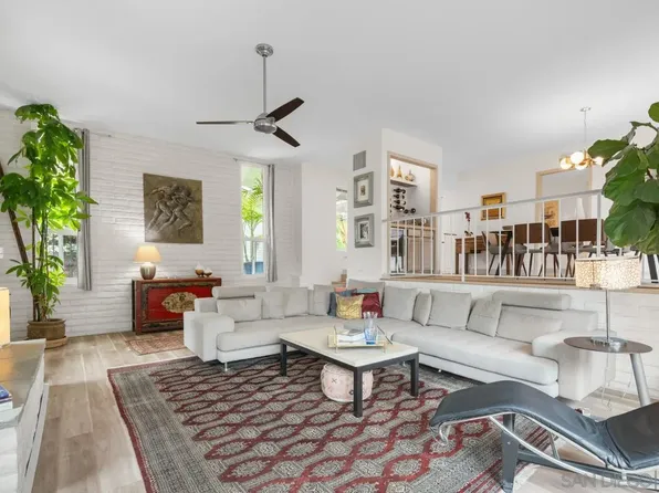 2327 Royal Crest Dr, Escondido, CA 92025