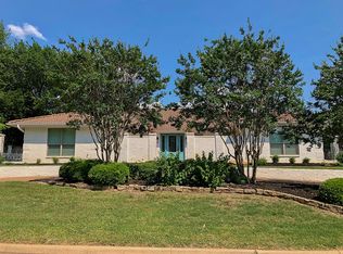 1411 Country Club Rd, Arlington, TX 76013