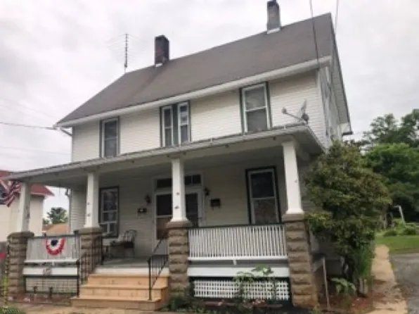 44 E Stewart St, Washington, NJ 07882