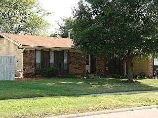 2nd image of 3115 Camelot Dr