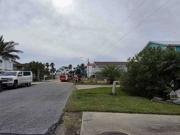 Exterior Neighborhood (street photo)