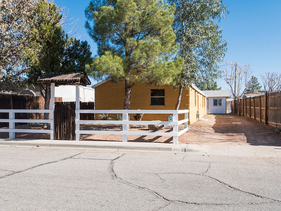 1st image of 806 N Almendra St