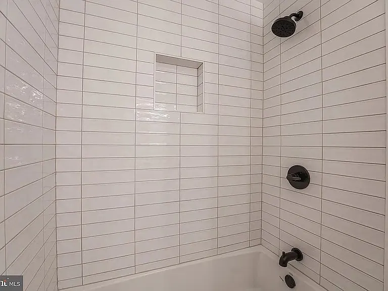 4 bed, 3.5 bath, 2310 sqft, $3,500 — Photo 3