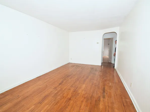 34-30 Corporal Kennedy Street image 14 of 19