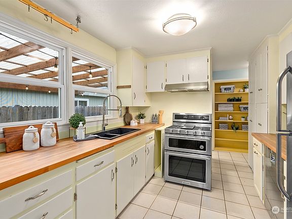 4th image of 3308 Hawthorne Place SE