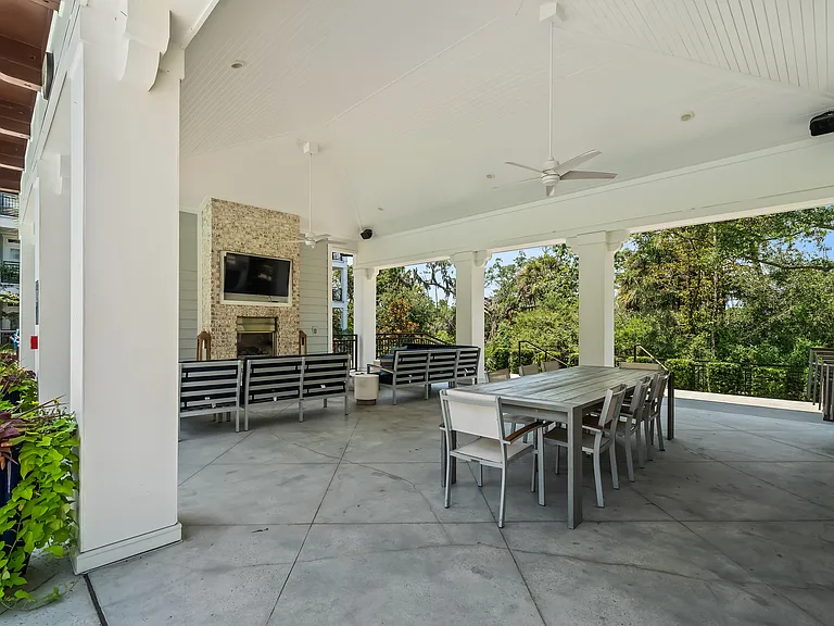 Claremont Daniel Island — Photo 30