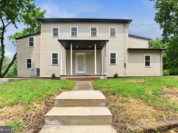 1195 Trail Rd N, Elizabethtown, PA 17022