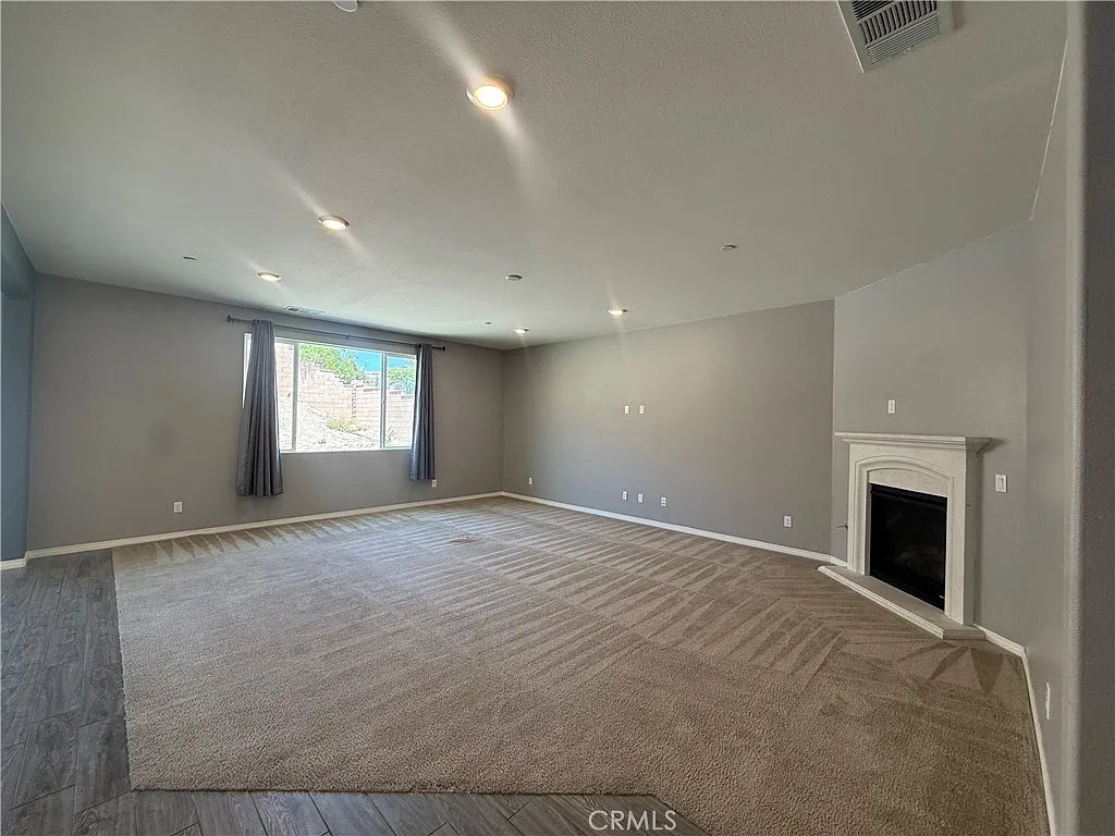 5 bed, 2804 sqft, $4,200 — Photo 2