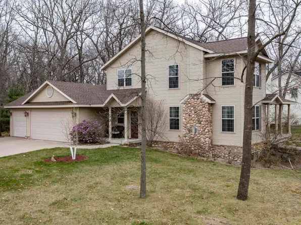 660 Sunset Dr, Waupaca, WI 54981