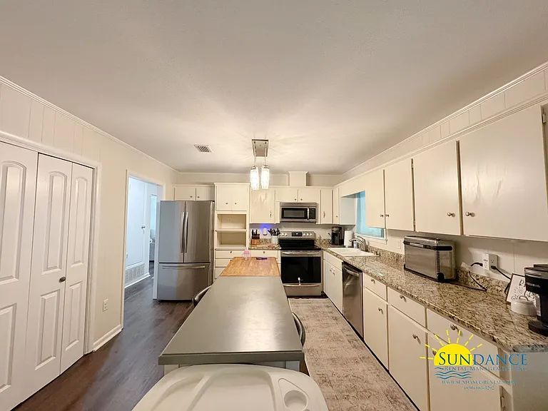 606 Camborne Ave NE — Photo 6