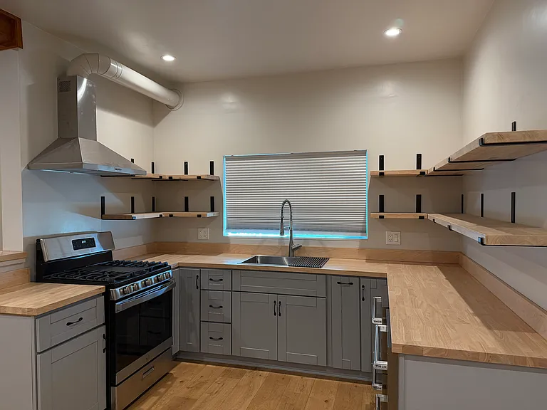 1904 Julian Ave — Photo 12