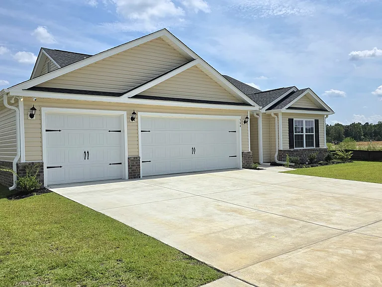 506 Woodside Dr — Photo 2