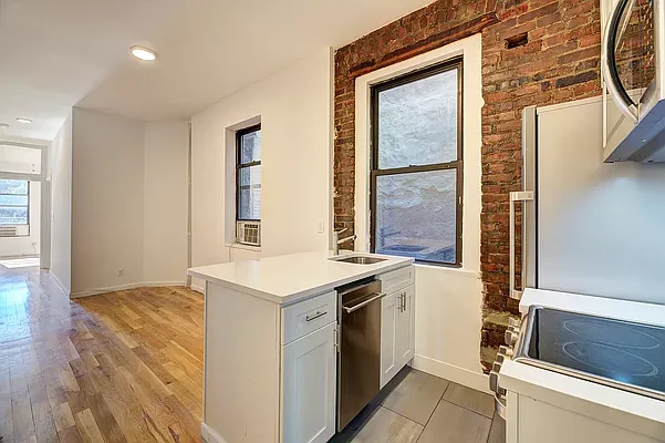 Rented by REAL New York | media 7