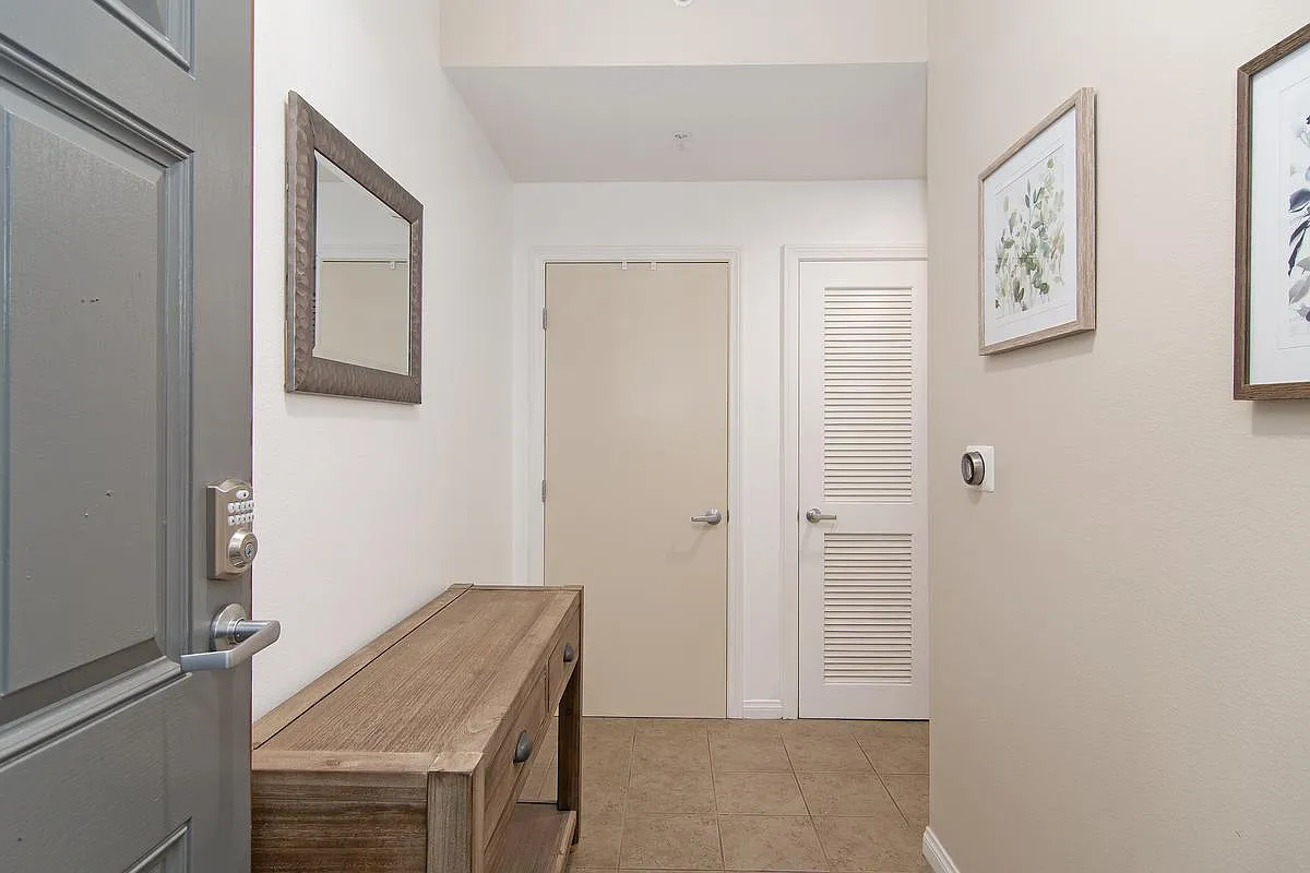 2 bed, 1020 sqft, $5,000 — Photo 4