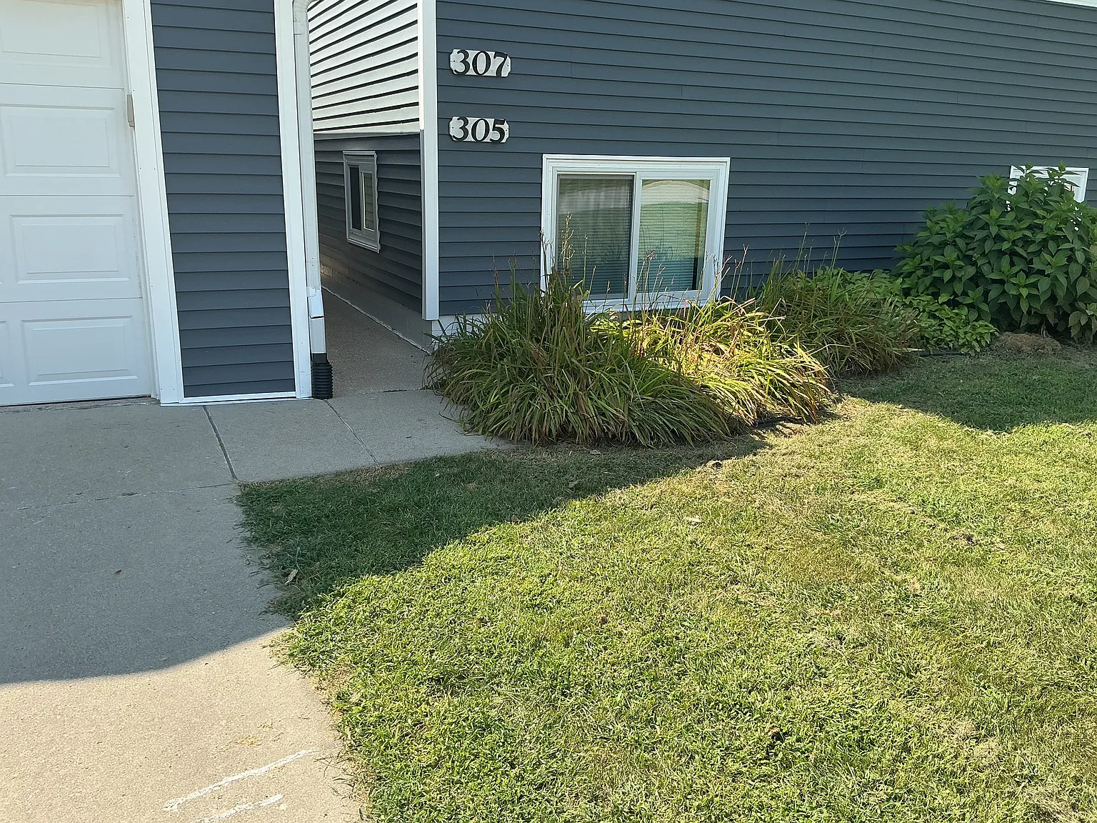 305 Abraham Dr — Photo 2
