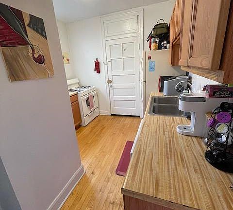 3rd image of 1417 W Hutchinson St #30