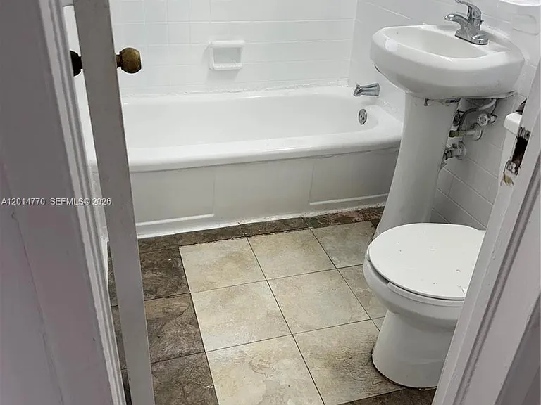 7300 Harding Ave #9 — Photo 4