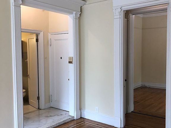 4th image of 71 8th Ave Ste 2
