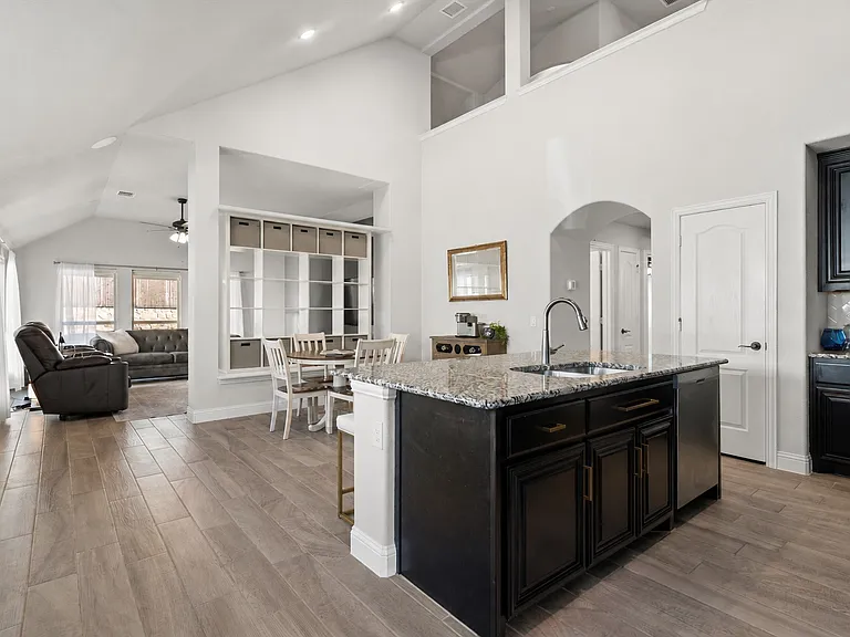 2900 Emerald Trace Dr — Photo 4