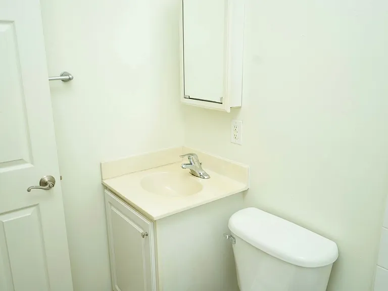 Lynnhaven Apartments — Photo 11