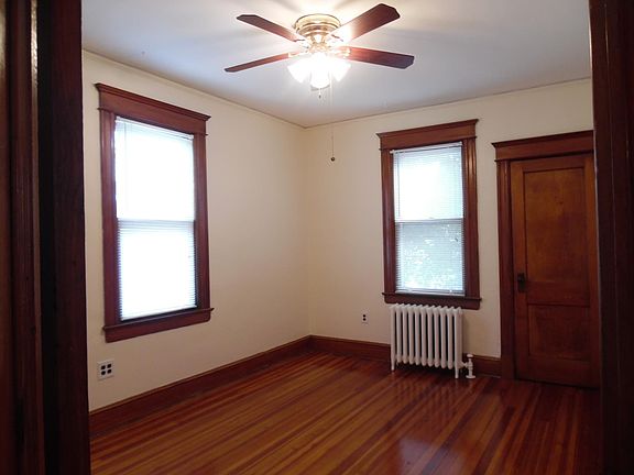 5th image of 250 Willard Ave Floor 1