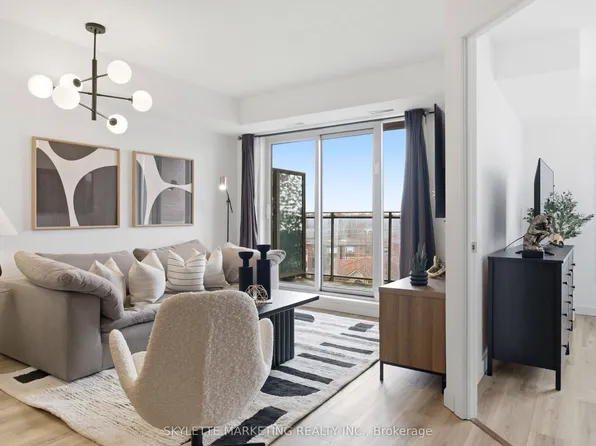 801 Sheppard Ave #701, Toronto, ON M3H 0A8