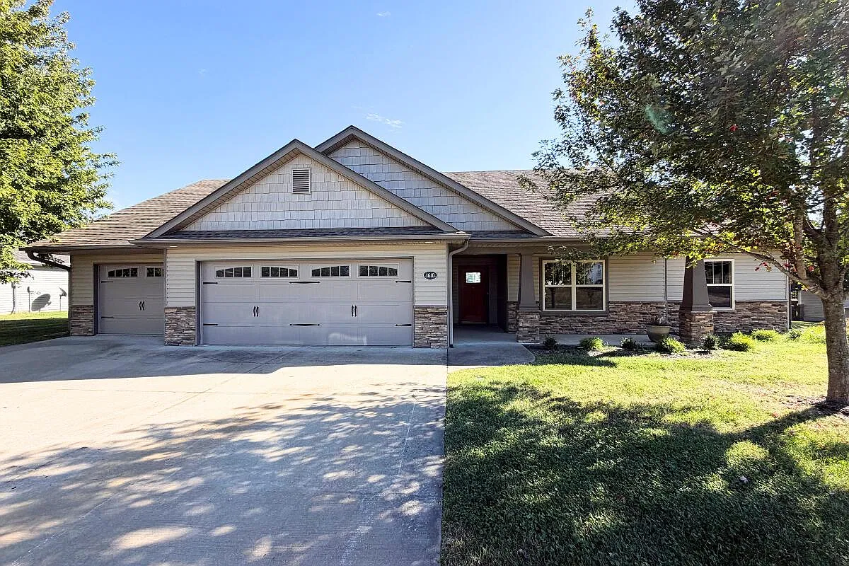 3 bed, 2.0 bath, 1719 sqft, $2,300 — Photo 1