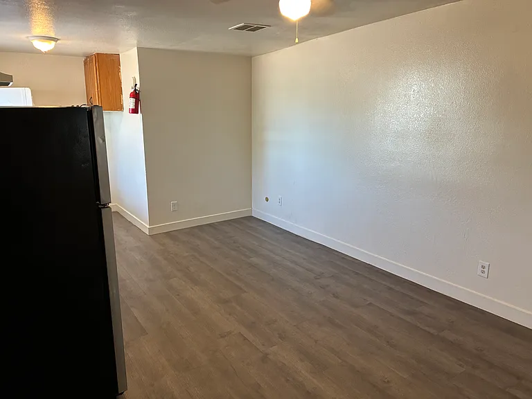 505 N 40th Ave #A — Photo 2