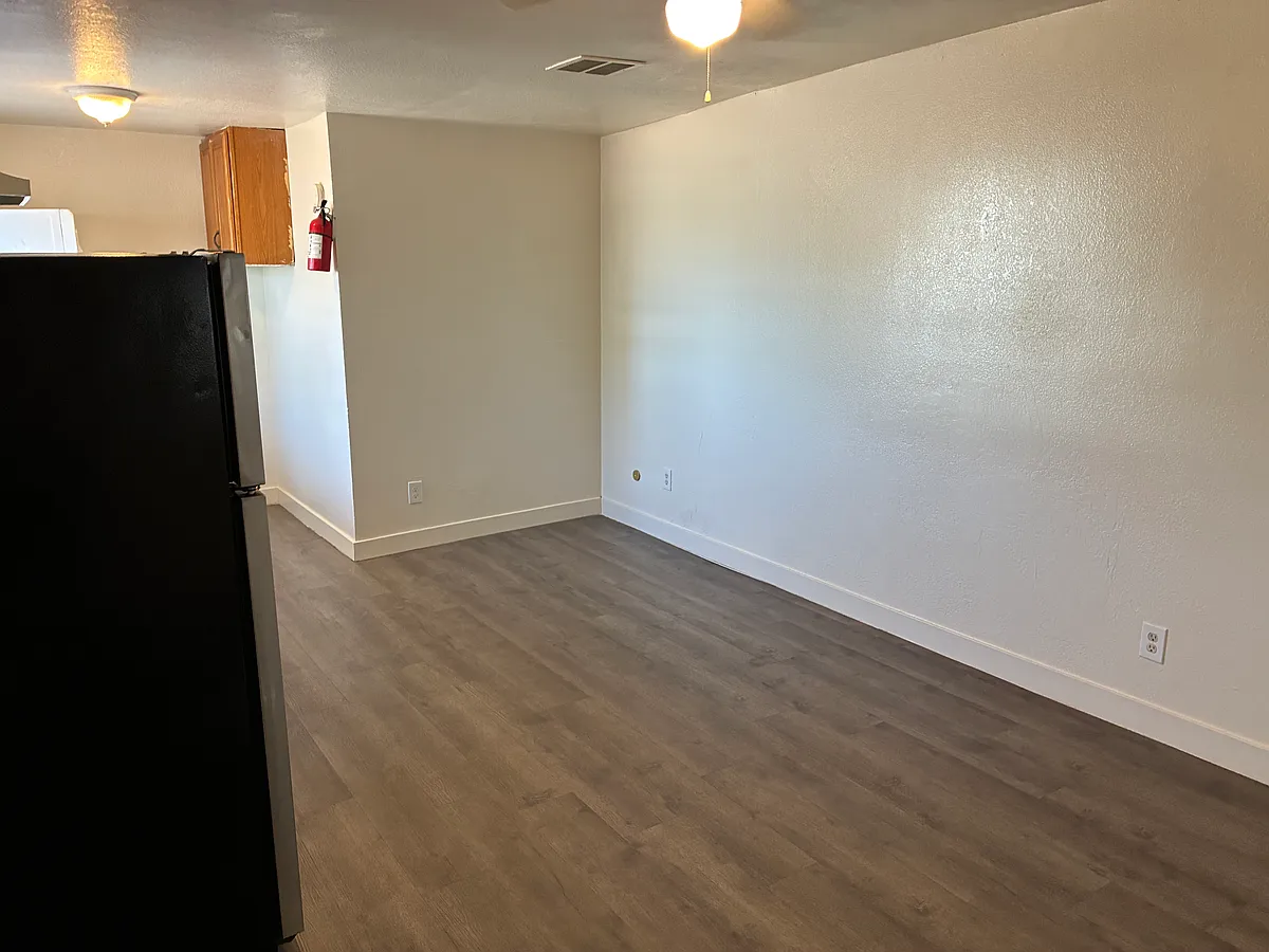 Building Photo - 505 N 40th Ave #A