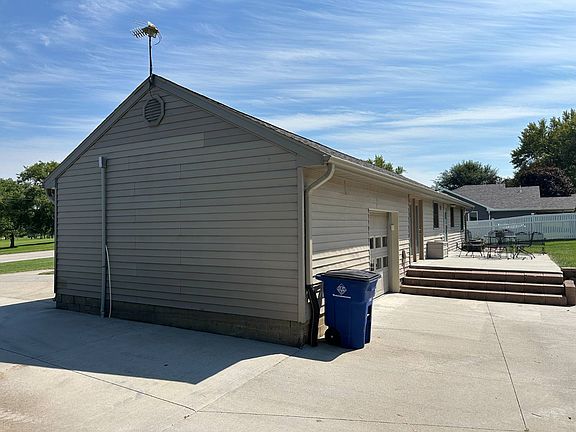 3rd image of 2406 N Highway 15