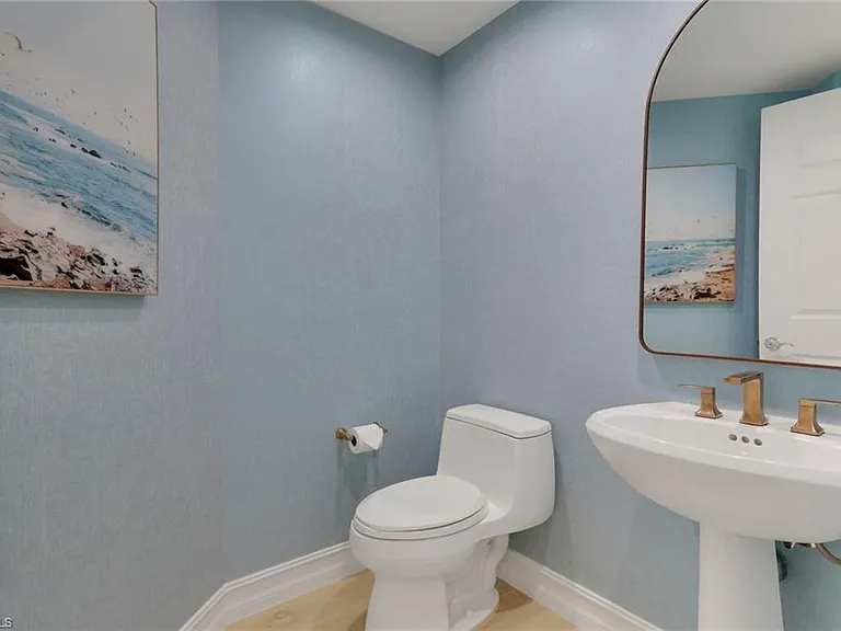2728 Tiburon Blvd E #302 — Photo 14