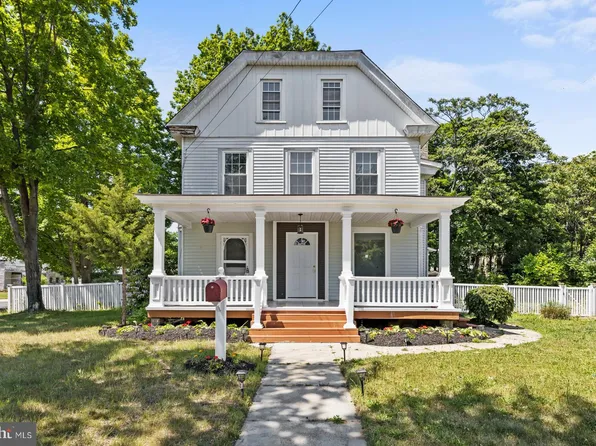 37 W High St, Clayton, NJ 08312