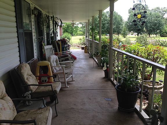 Spacious & Wide Front Porch