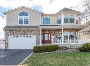 35 Alhambra Rd, Massapequa, NY 11758