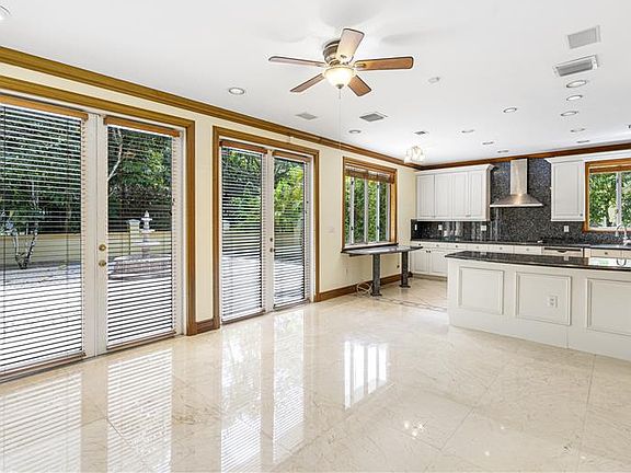 5th image of 828 Andalucia Ave