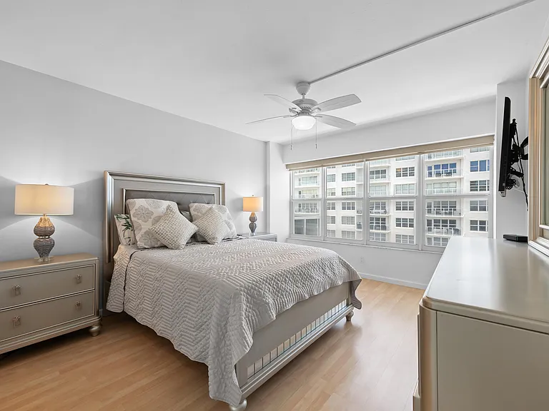 3700 Galt Ocean Dr #1604 — Photo 13