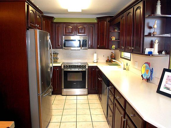 4th image of 226 N Waccamaw Dr Unit 4