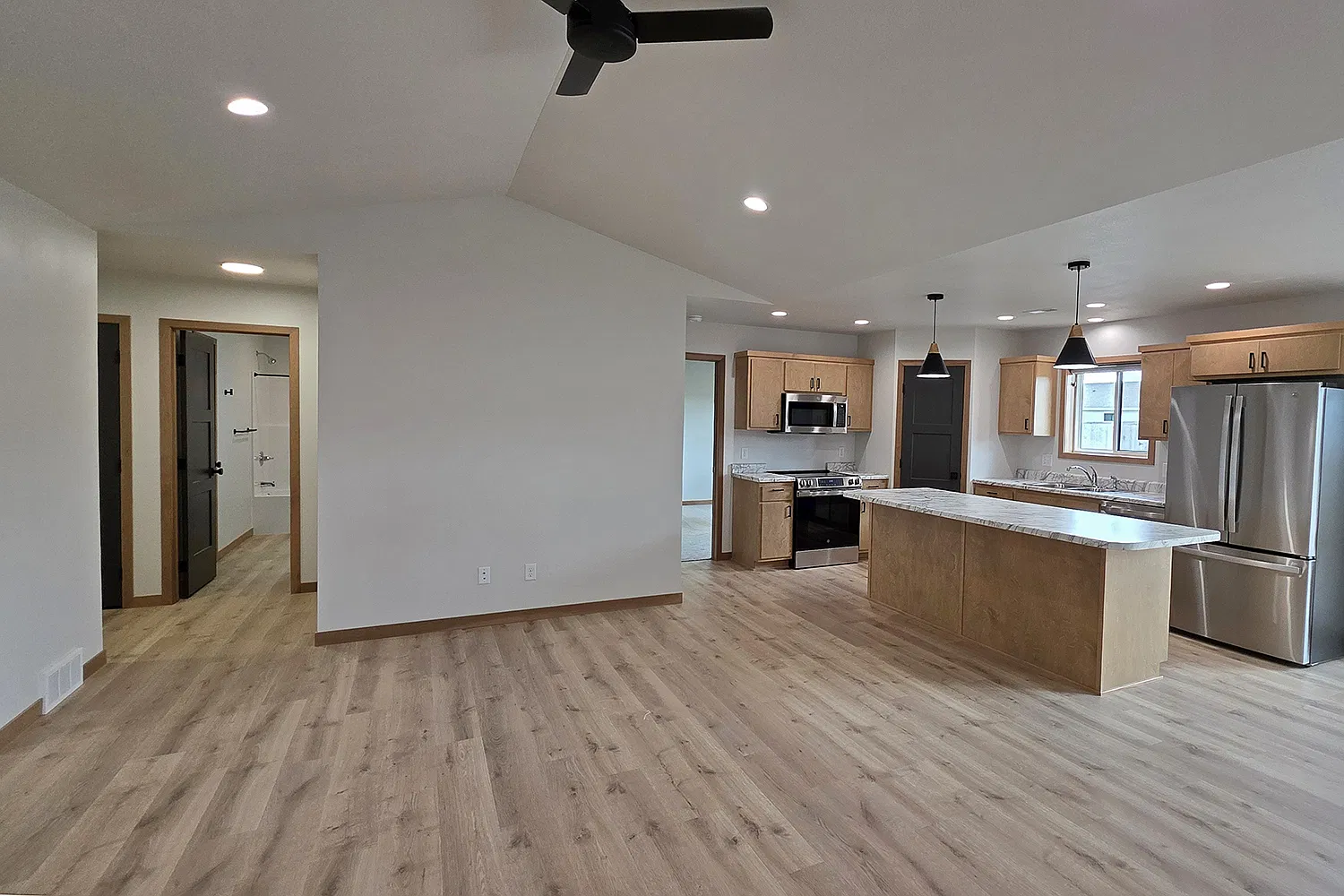 3 bed, 1276 sqft, $2,250 — Photo 4