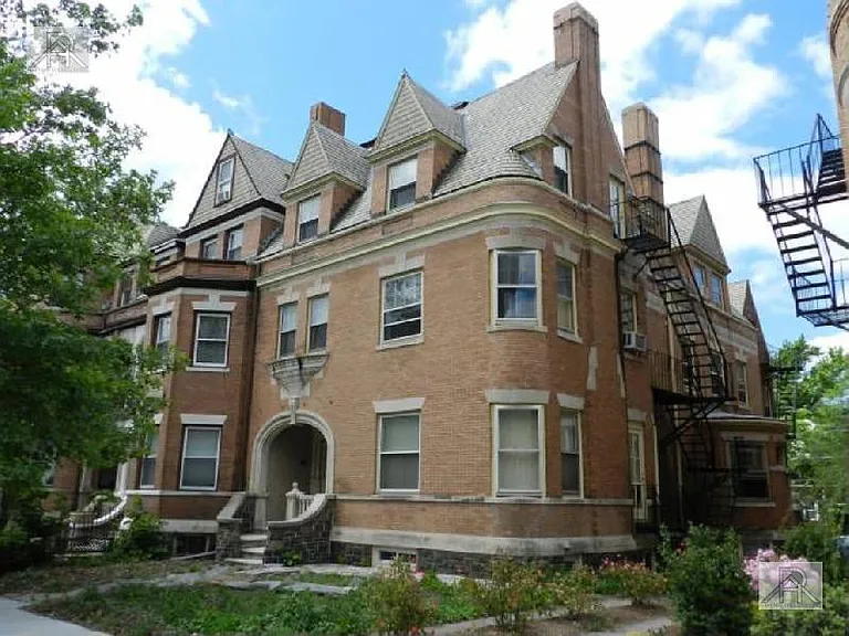 1748 Beacon St #2 — Photo 7