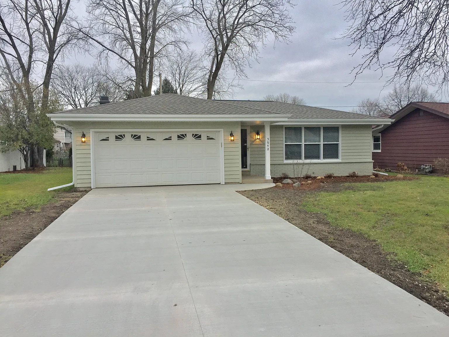 5642 Carriage Hills Dr photo 1