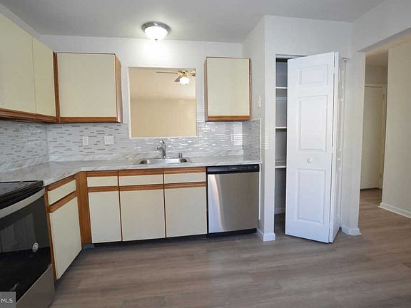 5th image of 5018 E Woodmill Dr