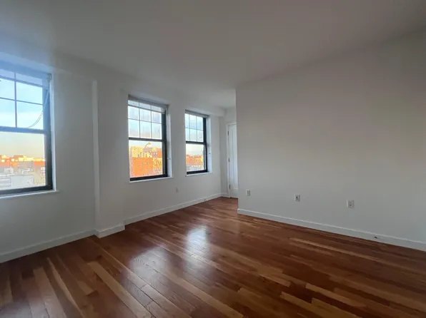 123 Parkside Avenue image 5 of 26